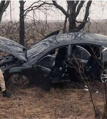 На Запорізькому шосе іномарка на повній швидкості злетіла у кювет