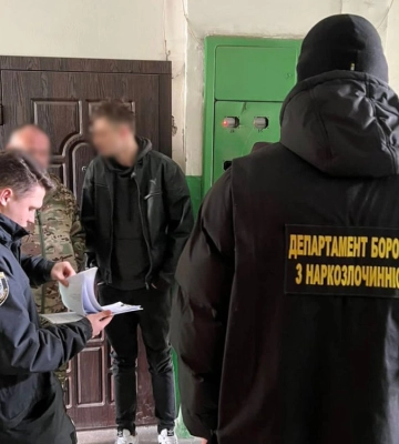 У Чернігові поліцейські викрили нарколабораторію та затримали ії «засновника» (ФОТО)