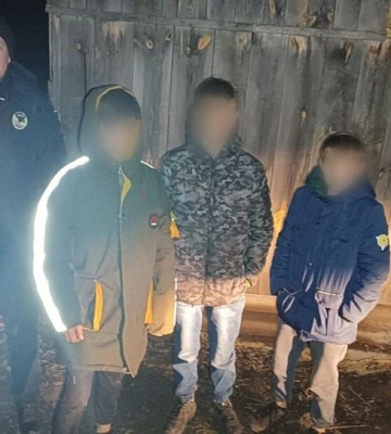 Ховалися в сіні: на Київщині знайшли зниклих дітей