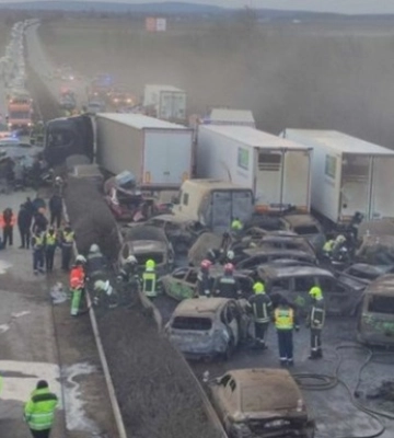 В Угорщині через пилову бурю зіткнулися 42 машини