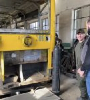 У Миколаєві тривають роботи з повної реконструкції тролейбусу марки ЛАЗ