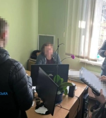 На Дніпропетровщині на хабарі «погоріли» службовці міськради