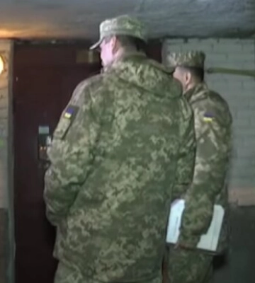 Українські військкоми знайшли &quot;золоту жилу&quot;: прийшли перевіряти молодь на гучну тусовку у нічний клуб