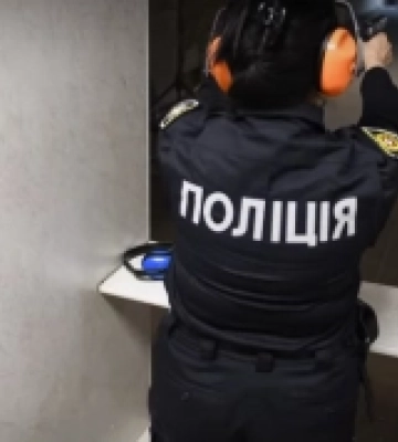 Жінки-поліцейські Рівненщини виборювали першість зі стрільби
