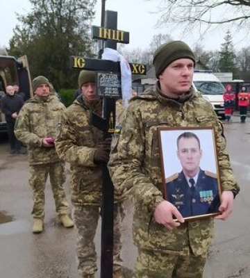 В Кропивницком попрощались с пилотом штурмовика Александром Жибровым, который направил свой самолет на скопление вражеской&amp;hellip;