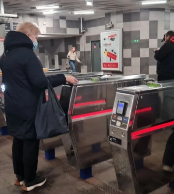У метро Києва не працюють щойно поповнені транспортні картки – КМДА