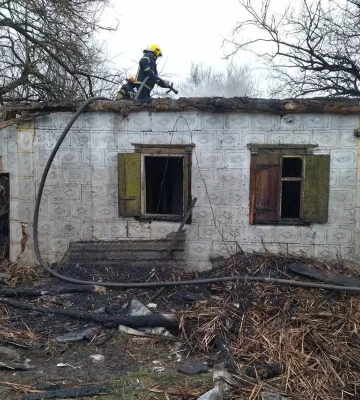 У Новомосковському районі у згорілому будинку знайшли труп жінки