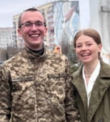 Весілля на Районі: у Вараші побрався військовослужбовець