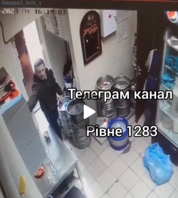 Пробрався, куди не слід: у Рівному розшукують чоловіка, якого зафіксували камери спостереження (ВІДЕО)