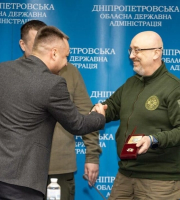 Міністр оборони України завітав до Дніпра та вручив відзнаки працівникам критичної інфраструктури