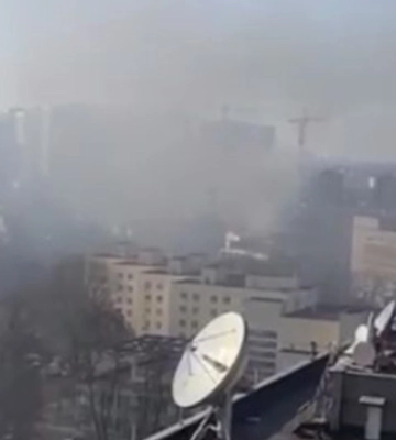 В Голосеевском районе Киева прогремели взрывы, поднимается дым