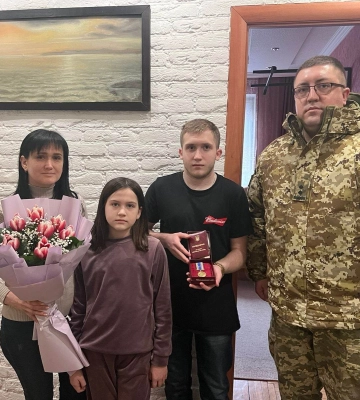 На Закарпатті рідним полеглих під час виконання бойових завдань прикордонників вручили державні нагороди (ФОТО)
