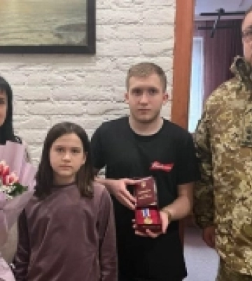 На Закарпатті рідним загиблих прикордонників вручили державні нагороди