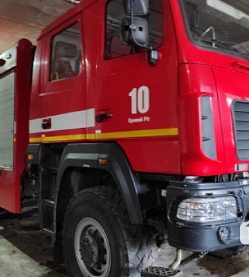 У Довгинцівському районі Кривого Рогу горить господарська споруда