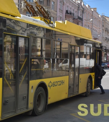 У Києві розглянуть петицію щодо скасування зупинки транспорту під час повітряної тривоги