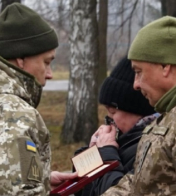 На Житомирщині нагородили військових пілотів