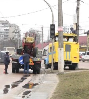 У Житомирі на світлофори розпочали встановлювати безперебійні блоки живлення