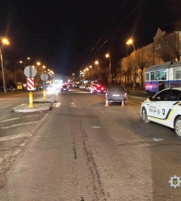 Обставини двох ДТП, в яких постраждали чоловік та 10-річна дитина, встановлює поліція Вінниччини (ФОТО)