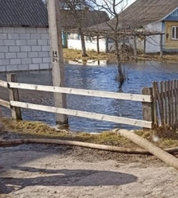 Підтопило: городи волинян перетворилися на ставки 