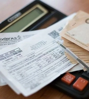 Заплати и за соседа: украинцам начали приходить повышенные коммунальные платежки за февраль