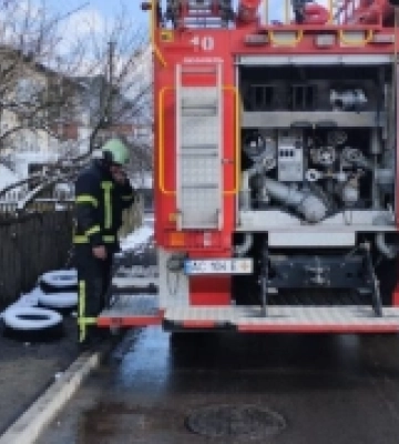 Позаливало обійстя: волинські рятувальники з господарств людей відкачали 400 кубометрів води (Фото)
