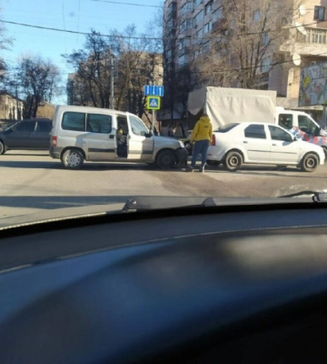 У Дніпрі вранці понеділка сталося одразу три ДТП