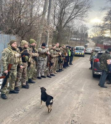 На Київщині у лісі знайшли зниклу 4-річну дівчинку