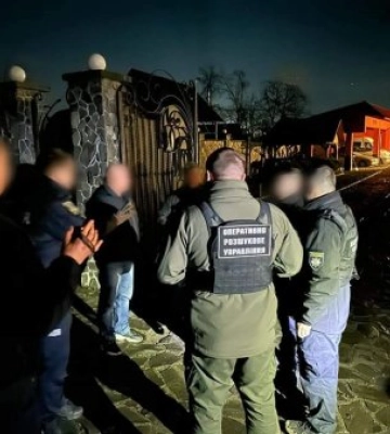 На Закарпатті правоохоронці ліквідували канал незаконного переправлення осіб через кордон