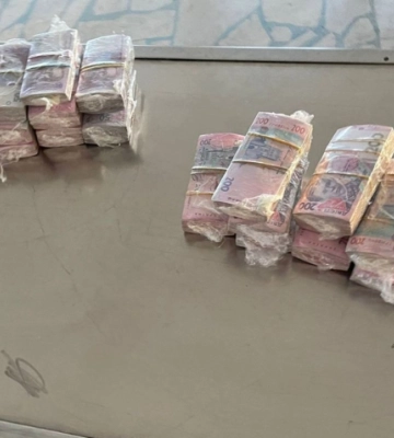 На &quot;Порубному&quot; СБУ затримала автобус із 37 млн грн, які хотіли завезти до Чернівецької області