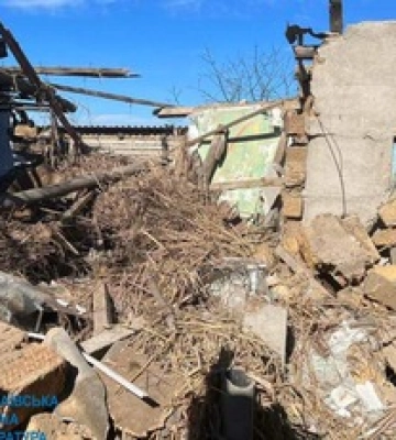 Обстріл житлових будинків на Миколаївщині: окупанти вбили батьків та поранили дитину, фото