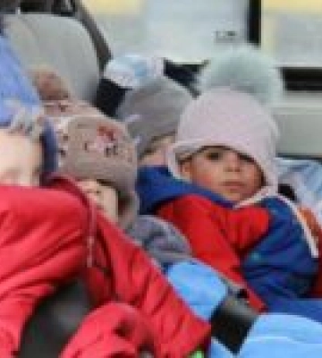 Подалі від війни: як уряд збирається примусово евакуйовувати дітей із зон бойових дій