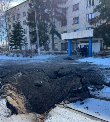 росіяни обстріляли ліцей на Сумщині, є жертва та поранені
