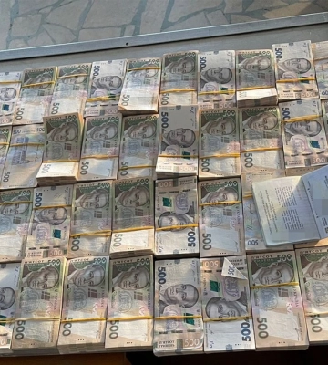 &quot;Туристы&quot; пытались ввезти в Украину почти 37 млн грн, украденных на оккупированных территориях – фото