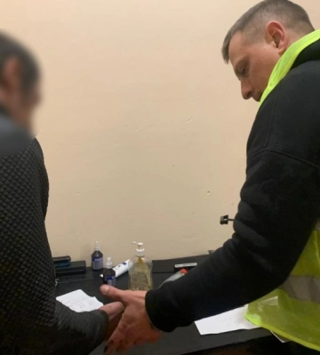 В Ізмаїлі зловмисник вдарив по голові чоловіка та поки той був без свідомості відібрав у нього майно