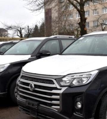 Волинські рятувальники отримали три пікапи від Кореї