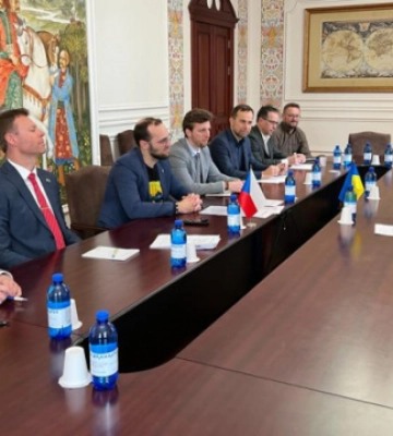 Заступник глави МЗС обговорив із чеською делегацією відбудову Дніпропетровщини