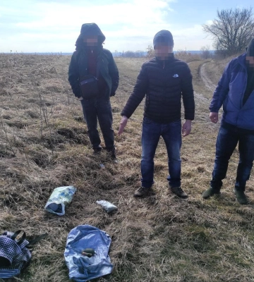У наплічнику гощанця поліція знайшла гранату і траву