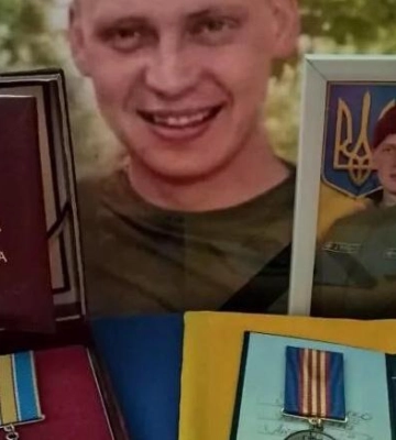 Батькам загиблого воїна Віталія Потапенка з Полтавщини передали орден