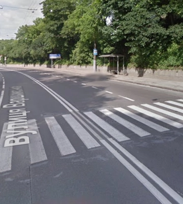У Львові автівка збила пішохода