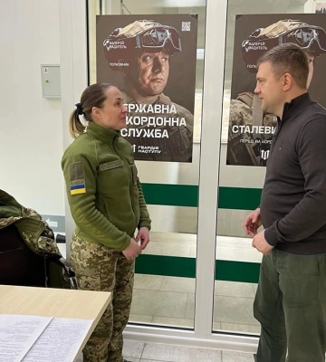 На Рівненщині прикордонниця, яка пережила пекло Маріуполя і чекає з полону чоловіка, однією з перших записалася в «Гвардію&amp;hellip;