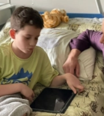 «Мама померла, а мене хотіли вивезти до Росії», - десятирічний Ілля з Маріуполя тепер живе в Ужгороді