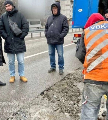 «Під час аварійного ремонту на каналізаційному колекторі мешканці не відчувають жодних незручностей», — черговий по місту