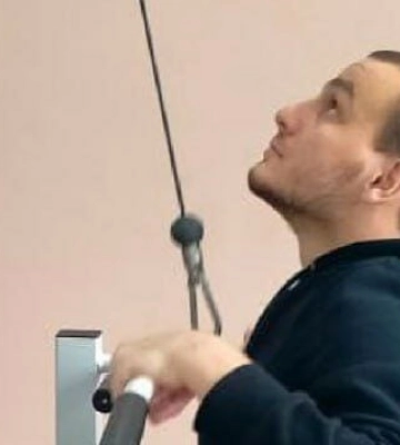 Незламний лейтенант з Хмельниччини: після ДТП він не міг сам їсти і рухатися, а тепер відновився