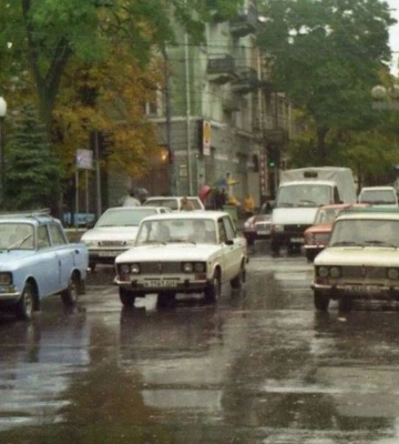 Когда в Днепре машины были одной марки, а смартфонов не было вовсе. Редкие фотографии