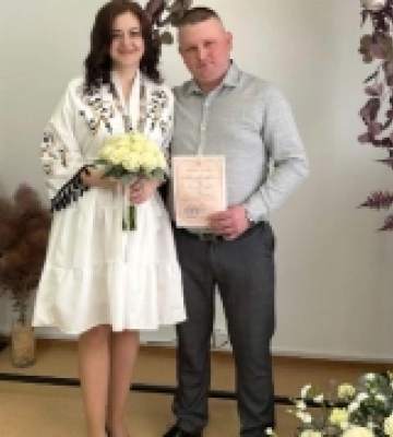 У Луцькому ЦНАПі зі своєю обраницею одружився працівник мунварти