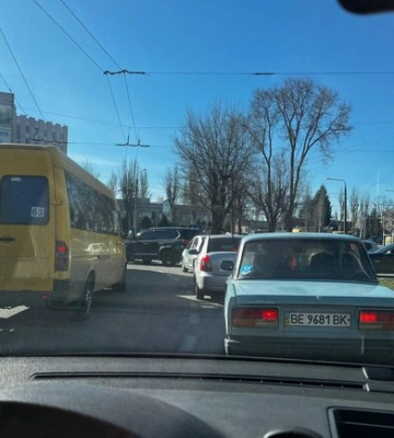 У Запоріжжі на греблі ДніпроГЕС утворився великий затор