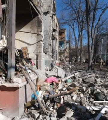 Росіяни знову обстріляли житловий будинок у Краматорську: є жертви, фото та відео
