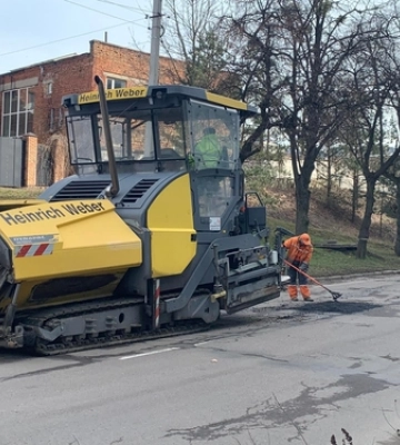 Рух ускладнено: у Луцьку ремонтують одну з вулиць 