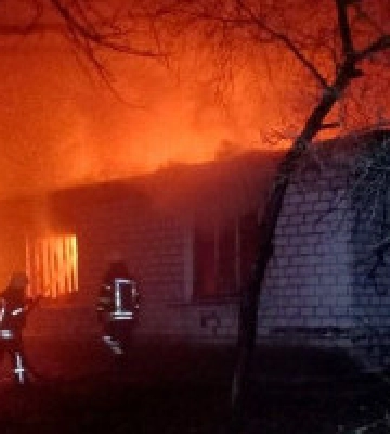 На Київщині під час ліквідації пожежі в будинку вогнеборці виявили тіло чоловіка