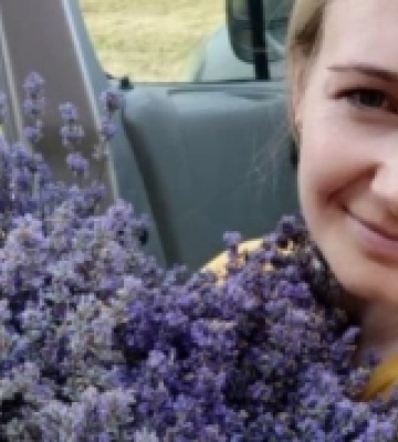 Родина з Волині створює лавандове поле у своїй громаді